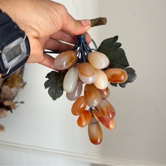 Vintage MCM Fine Chinese Carved Jade Leaves & Carnelian Agate Grape Cluster - Picture 3 of 6